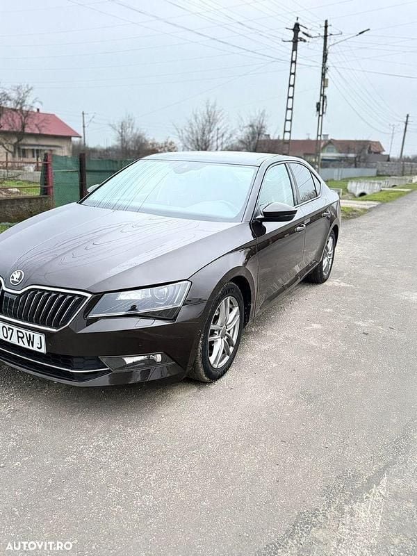 Culoaregri Utilizat 2017 Skoda Superb Ambition Berlinǎ | 11.300 EUR (Super Preț) - Imagine 1/4