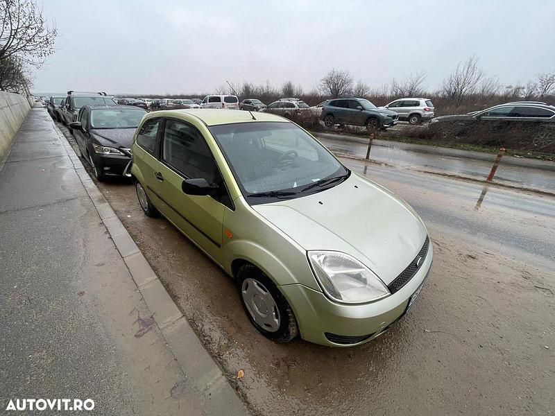 Second-hand Ford Fiesta 68 CP (50 kW) 2005 Culoareverde Hatchback