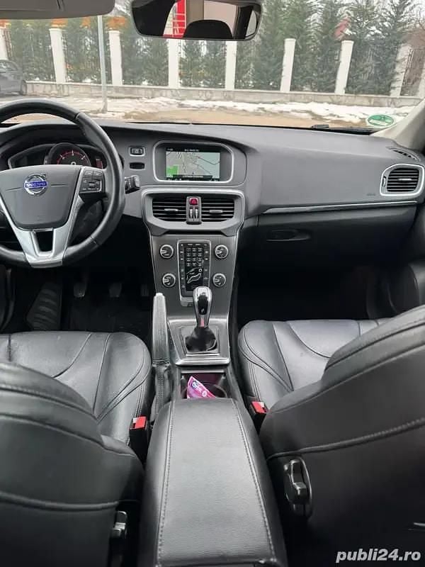 Second-hand Volvo V40 130 CP (95 kW) 2016 Hatchback