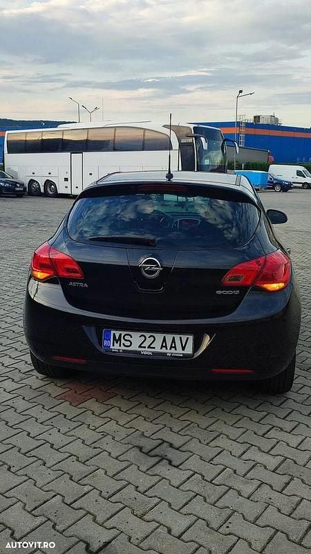 Second-hand Opel Astra 100 CP (73 kW) 2011 Negru