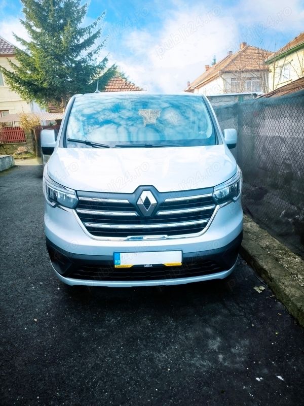 Gri Utilizat 2024 Renault Trafic Zen Van | 34.000 EUR - Imagine 1/4