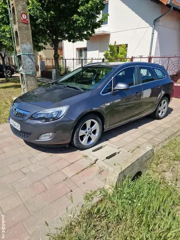 Utilizat 2011 Opel Astra Break | 2.700 EUR (Super Preț) - Imagine 1/4