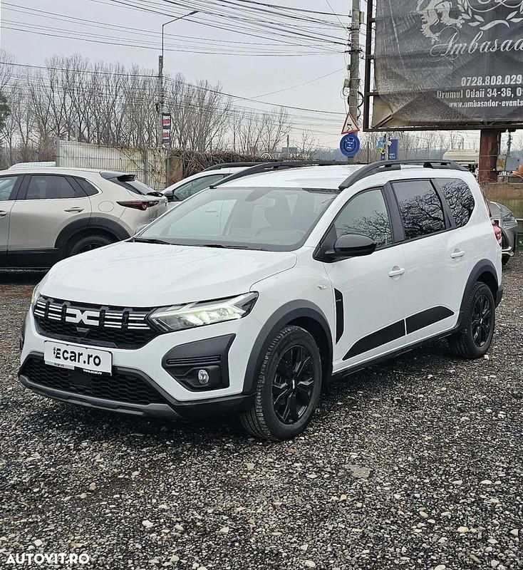 Second-hand Dacia Jogger Extreme 110 CP (80 kW) 2023 Culoarealb Monovolum
