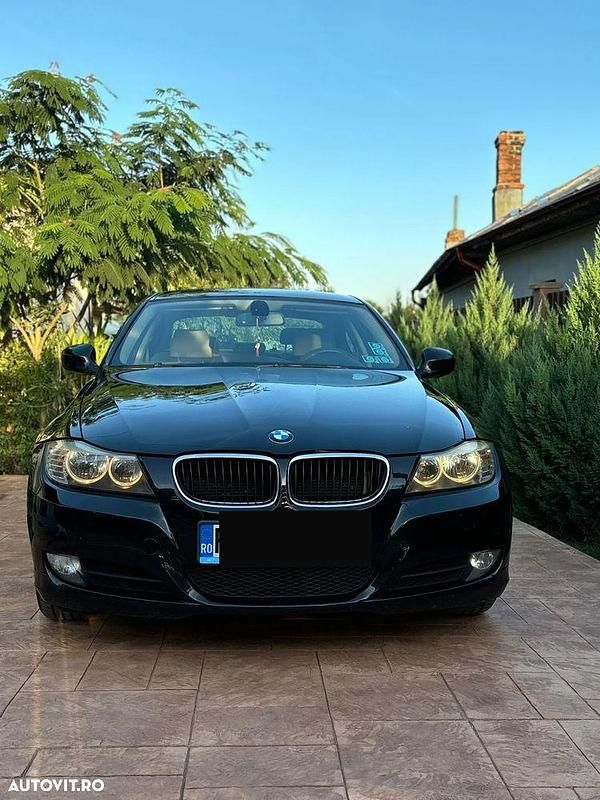 Culoarenegru Utilizat 2009 BMW 318 Berlinǎ | 4.600 EUR (Preț OK) - Imagine 1/4
