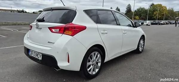 Second-hand Toyota Auris 124 CP (91 kW) 2013 Berlinǎ