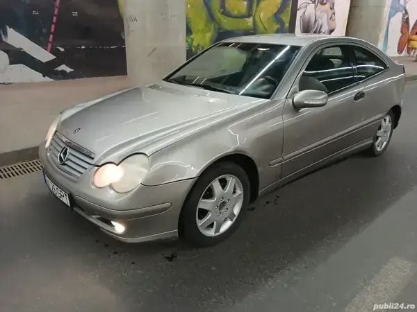 Second-hand Mercedes C220 143 CP (105 kW) 2003 Gri Coupe