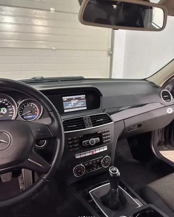 Second-hand Mercedes C180 156 CP (114 kW) 2013 Berlinǎ