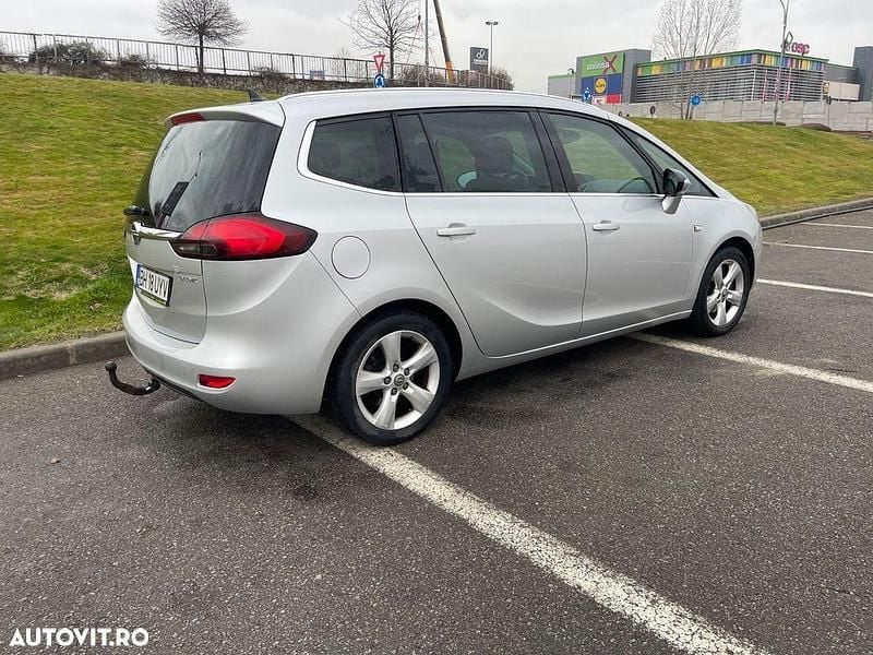 Second-hand Opel Zafira Tourer Style 136 CP (100 kW) 2014 Culoareargint Monovolum