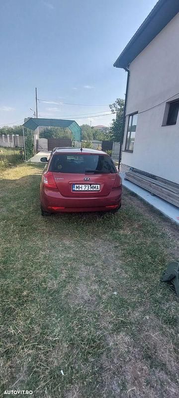 Second-hand Kia Ceed Best 115 CP (84 kW) 2009 Culoarerosu Hatchback