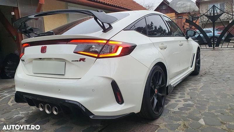 Second-hand Honda Civic Type R 329 CP (241 kW) 2024 Culoarealb Hatchback
