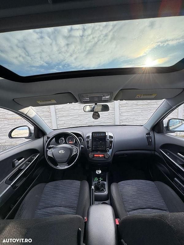 Second-hand Kia Ceed 122 CP (89 kW) 2009 Culoareargint Hatchback