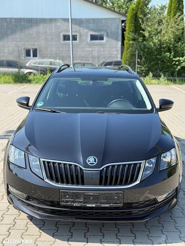 Culoarenegru Utilizat 2019 Skoda Octavia Ambition Break | 13.900 EUR (Preț OK) - Imagine 1/4