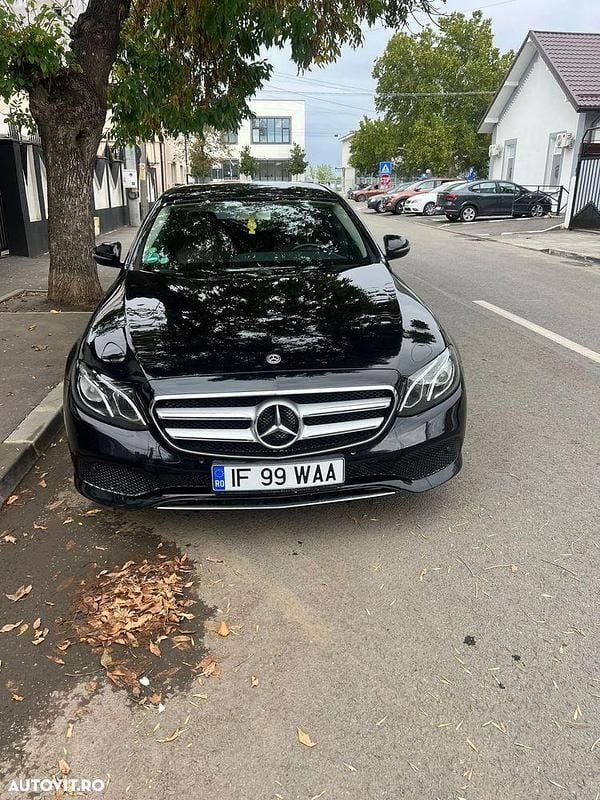 Culoarenegru Utilizat 2018 Mercedes E200 Avantgarde Berlinǎ | 17.000 EUR (Preț OK) - Imagine 1/4