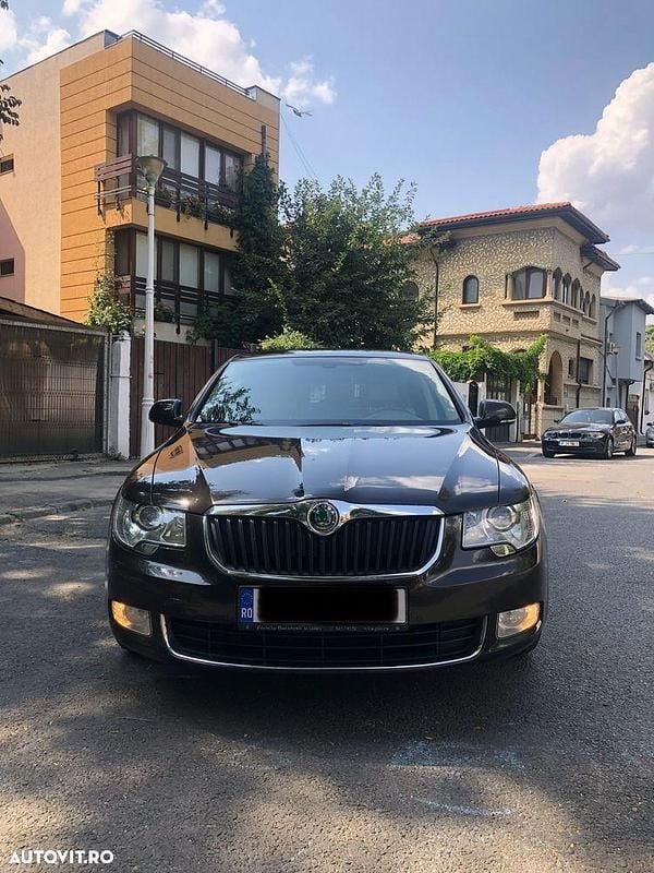 Culoaremaro Utilizat 2013 Skoda Superb Elegance Berlinǎ | 10.200 EUR (Preț OK) - Imagine 1/4