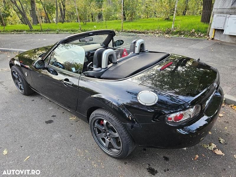 Second-hand Mazda MX5 160 CP (117 kW) 2006 Culoarenegru Cabrio
