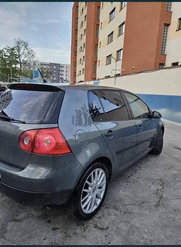 Verde Second-hand 2007 VW Golf V Hatchback | 1.900 EUR (Preț bun) - Imagine 1/4