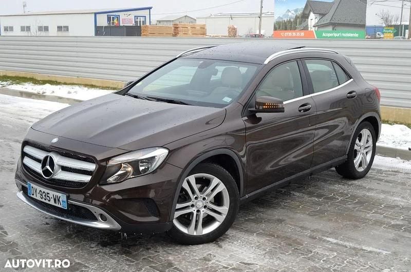 Second-hand Mercedes GLA200 Style 136 CP (100 kW) 2015 Culoaremaro SUV