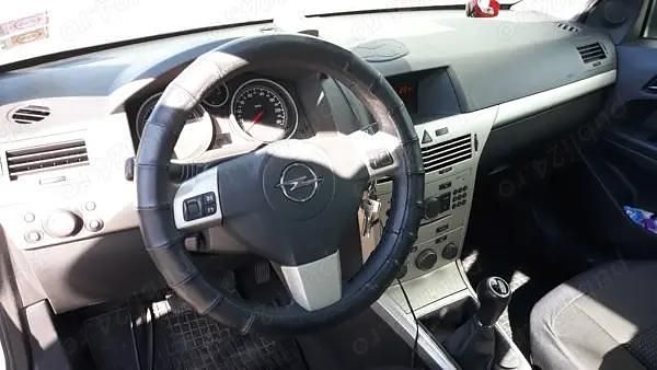 Second-hand Opel Astra 105 CP (77 kW) 2008 Argintiu Break