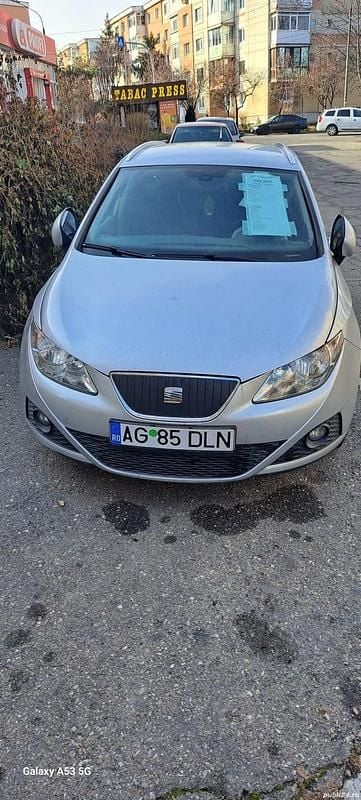 Gri Utilizat 2011 Seat Ibiza Hatchback | 2.500 EUR (Super Preț) - Imagine 1/4