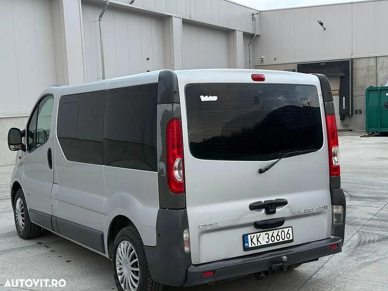 Second-hand Opel Vivaro Cosmo 114 CP (83 kW) 2008 Culoareargint Monovolum