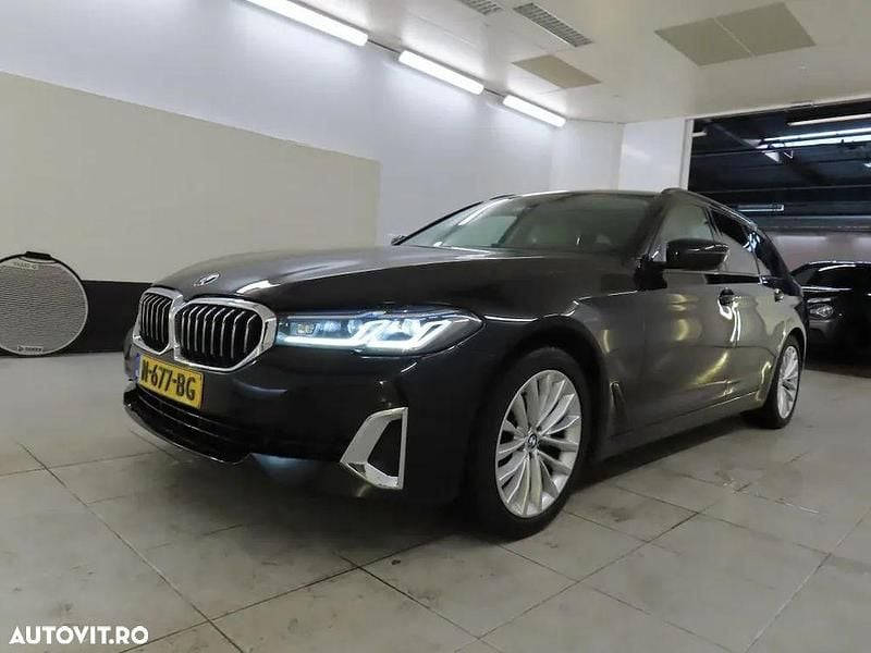 Culoarenegru Utilizat 2021 BMW 520 Luxury Line Break | 23.990 EUR (Preț bun) - Imagine 1/4