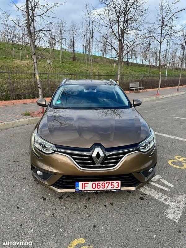 Second-hand Renault Mégane GrandTour Bose Edition 132 CP (97 kW) 2017 Culoaremaro Break