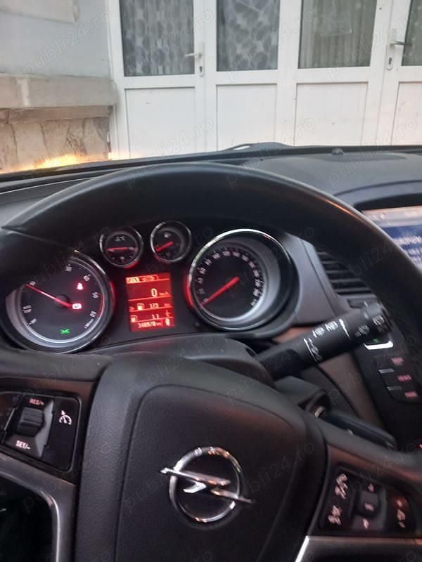 Second-hand Opel Insignia Sport 160 CP (117 kW) 2013 Negru Berlinǎ