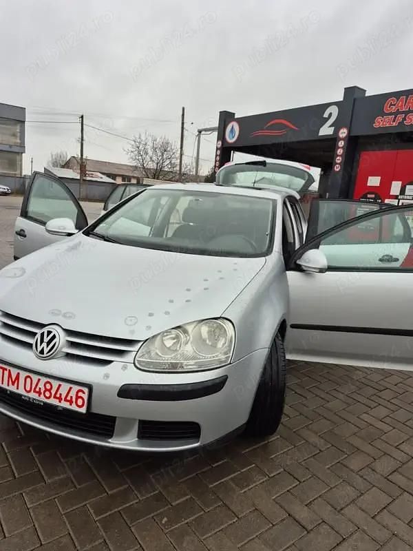 Argintiu Second-hand 2006 VW Golf V Hatchback | 2.650 EUR (Preț OK) - Imagine 1/4