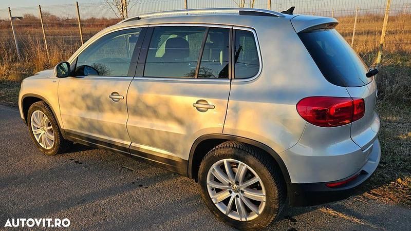 Second-hand VW Tiguan Sportline 140 CP (102 kW) 2015 Culoareargint SUV