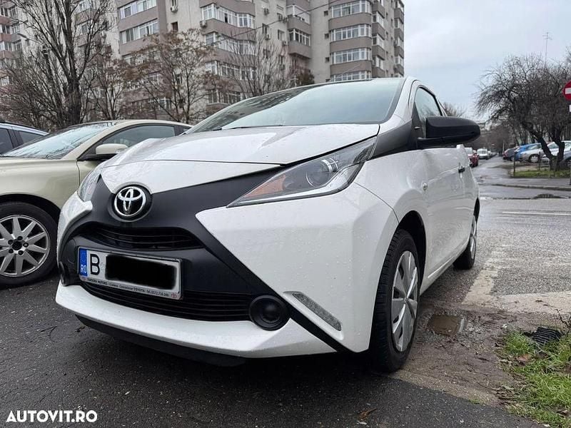 Culoarealb Utilizat 2017 Toyota Aygo Hatchback | 8.490 EUR (Puțin scump) - Imagine 1/4