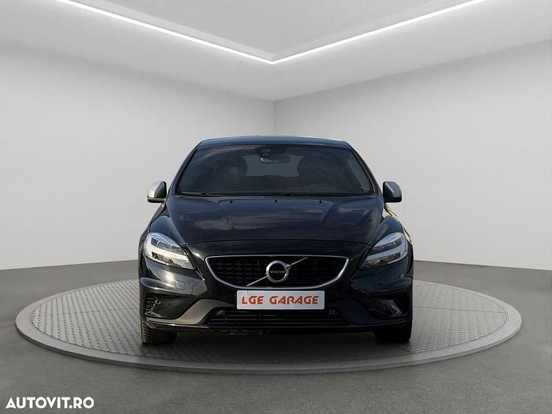 Second-hand Volvo V40 R-Design 150 CP (110 kW) 2018 Culoarenegru Hatchback