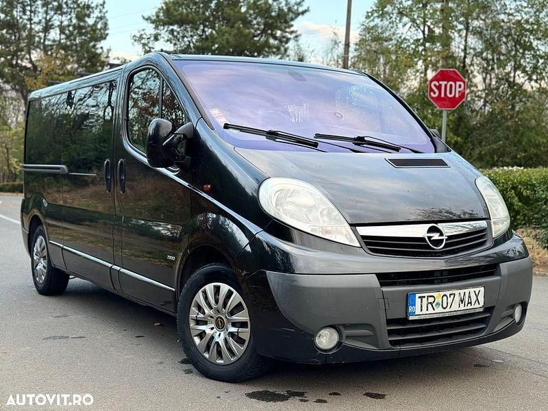 Negru Utilizat 2011 Opel Vivaro Cosmo Van | 6.700 EUR - Imagine 1/4
