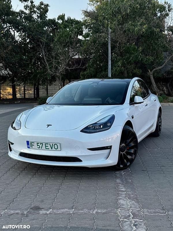 Culoarealb Utilizat 2022 Tesla Model 3 Performance Berlinǎ | 37.000 EUR (Scump) - Imagine 1/4