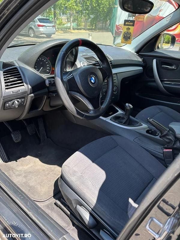 Second-hand BMW 116 Sport Line 116 CP (85 kW) 2010 Negru Hatchback