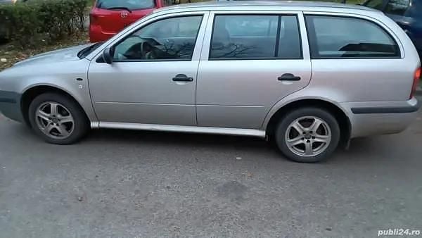 Gri Utilizat 2001 Skoda Octavia Break | 2.000 EUR - Imagine 1/3