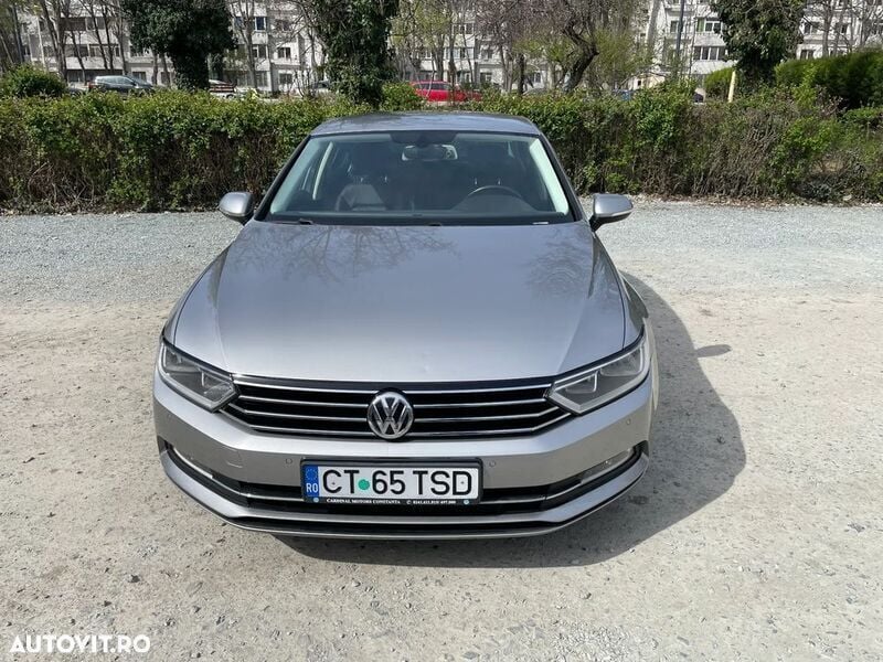 Gri Utilizat 2015 VW Passat Comfortline Berlinǎ | 12.000 EUR (Super Preț) - Imagine 1/4