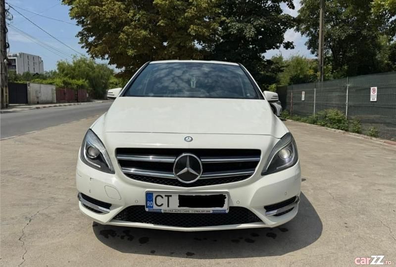 Alb Utilizat 2011 Mercedes B180 Monovolum | 5.800 EUR - Imagine 1/1