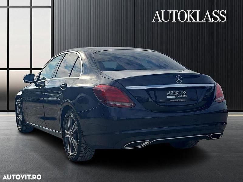 Second-hand Mercedes C250 211 CP (155 kW) 2015 Culoarealbastru Berlinǎ