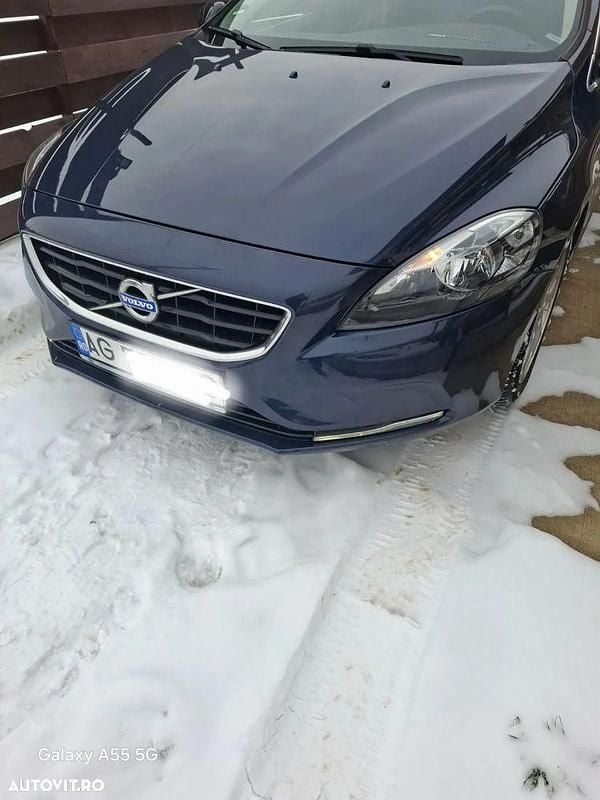 Second-hand Volvo V40 Momentum 190 CP (139 kW) 2014 Culoarealbastru Hatchback