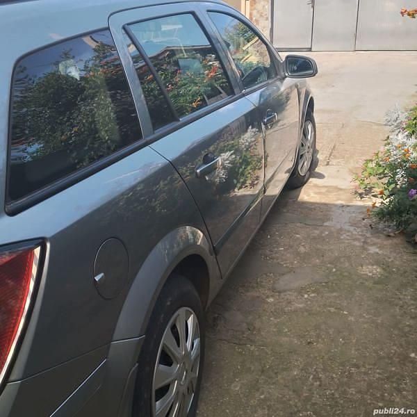 Argintiu Utilizat 2007 Opel Astra Break | 2.450 EUR (Puțin scump) - Imagine 1/4