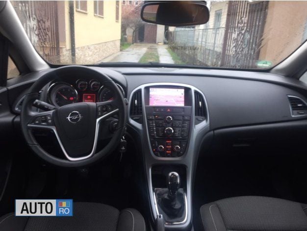 Second-hand Opel Astra 110 CP (80 kW) 2013 Negru Break