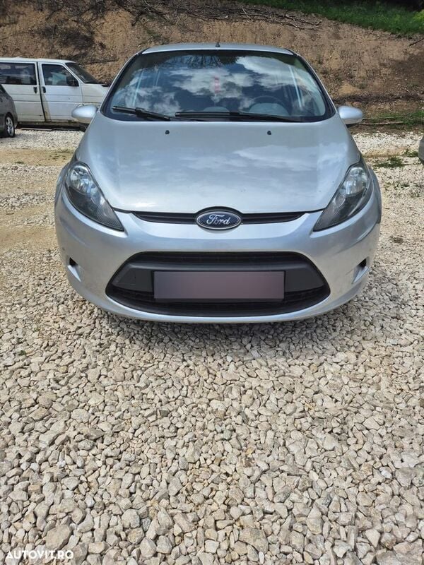 Argint Utilizat 2010 Ford Fiesta Titanium Hatchback | 2.400 EUR (Preț bun) - Imagine 1/4