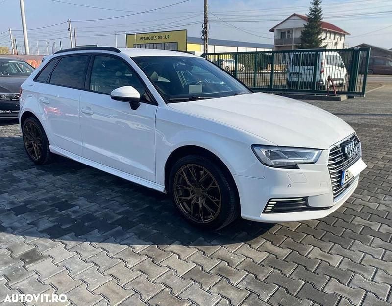 Second-hand Audi A3 Comfort 149 CP (109 kW) 2017 Culoarealb Hatchback
