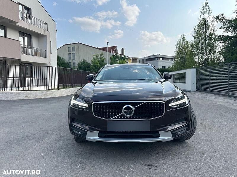 Maro Utilizat 2017 Volvo V90 CC Pro Break | 29.000 EUR - Imagine 1/4