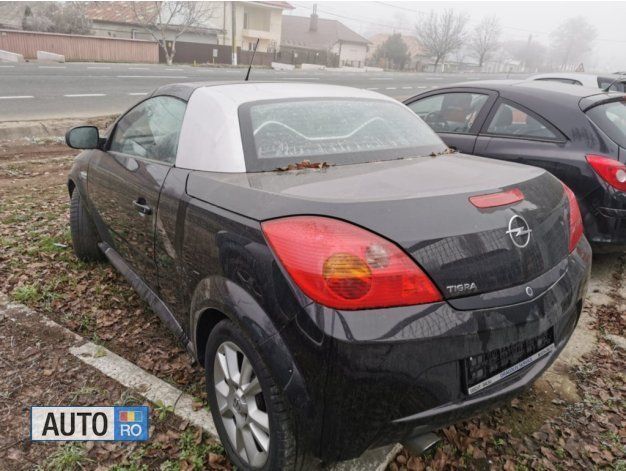 Second-hand Opel Tigra 125 CP (91 kW) 2005 Negru Cabrio