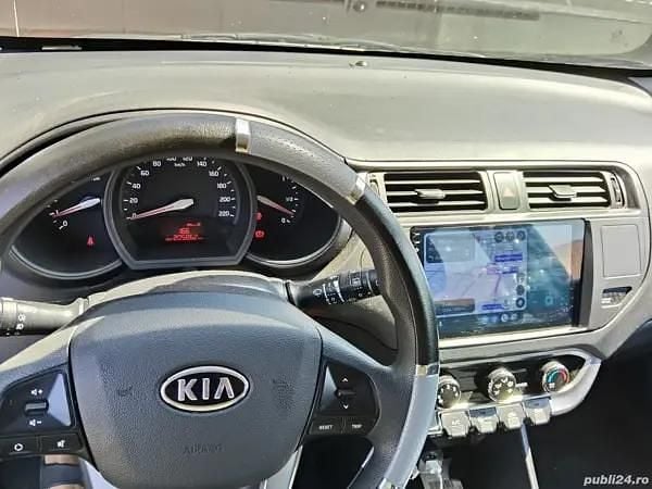 Second-hand Kia Rio 75 CP (55 kW) 2012 Negru Hatchback