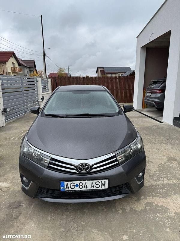 Culoaregri Utilizat 2015 Toyota Corolla Luna Berlinǎ | 9.500 EUR (Preț bun) - Imagine 1/4