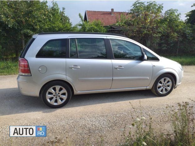 Gri Utilizat 2006 Opel Zafira Monovolum | 2.799 EUR (Puțin scump) - Imagine 1/4