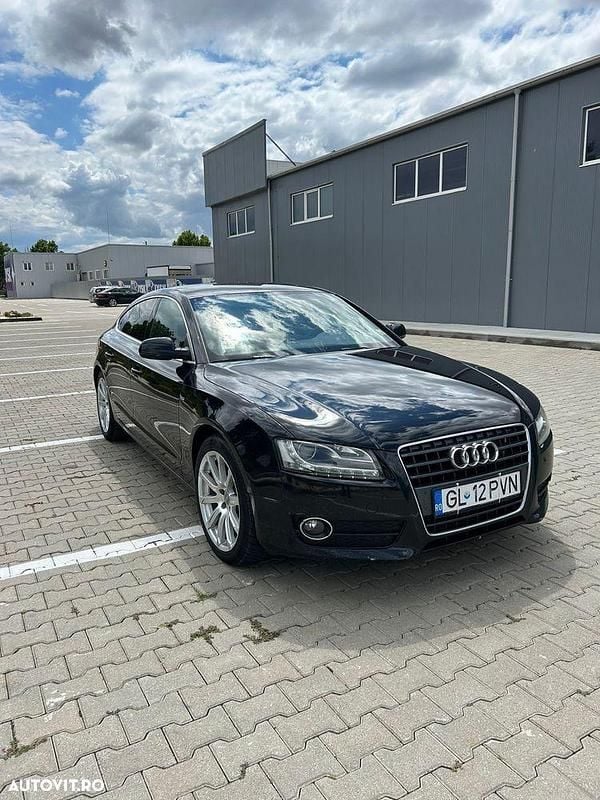 Culoarenegru Utilizat 2011 Audi A5 Coupe | 6.500 EUR (Preț bun) - Imagine 1/4