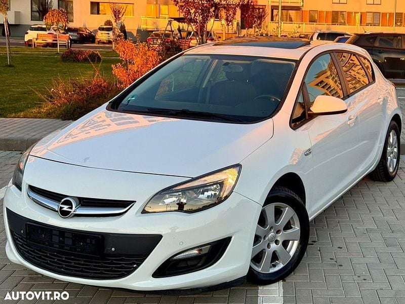 Second-hand Opel Astra Active 110 CP (80 kW) 2015 Culoarealb Hatchback